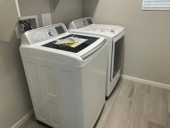 Building Photo - 3539 E Louise Dr