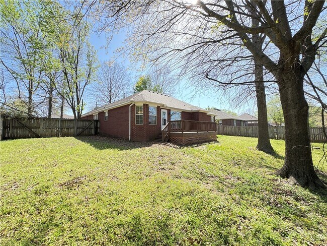 Building Photo - 3050 Birch Pl