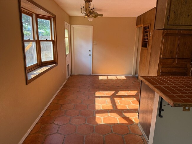 Building Photo - Nice 4 br, 1.75 ba, 2 living areas, 2 car ...