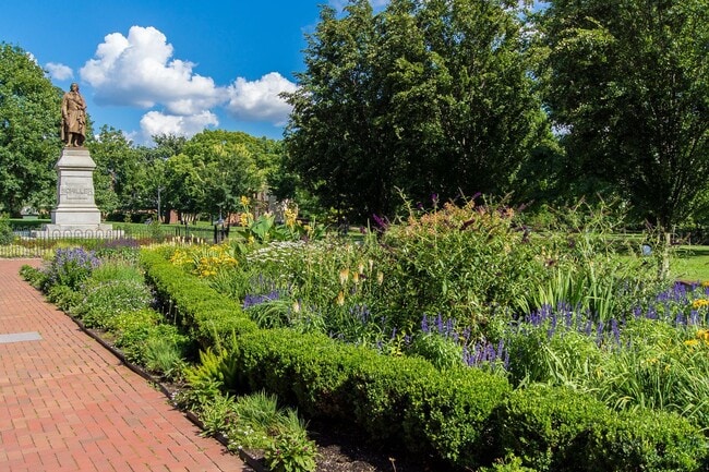 Building Photo - Central German Village Location!