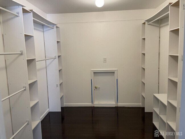 Building Photo - 15 Hope Dr