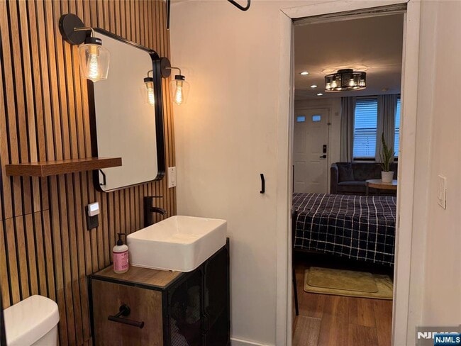 Building Photo - 42 Willow Wood Ct