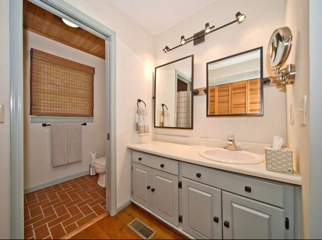 Master Bath - 276 Crooked Creek Ln