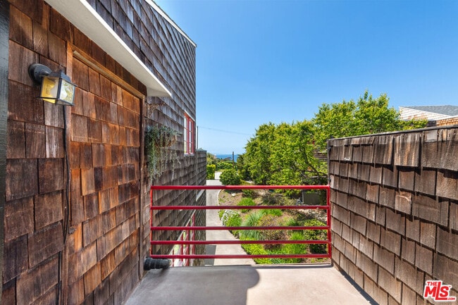 Building Photo - 29233 Heathercliff Rd