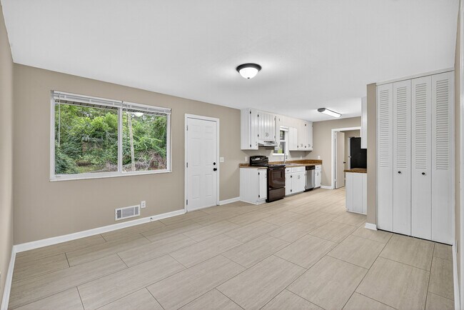Building Photo - 2327 Mura Dr