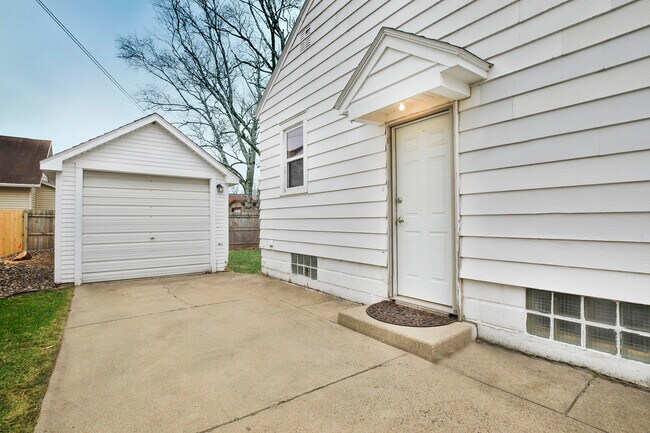 Building Photo - 603 12th Ave NW