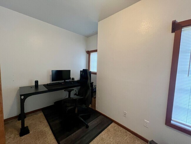 Building Photo - 1130 Hemlock Ct