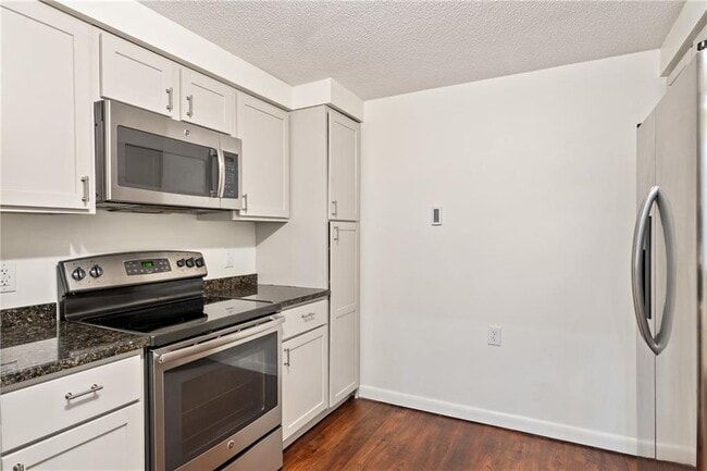 Building Photo - 30 Argyle Ave