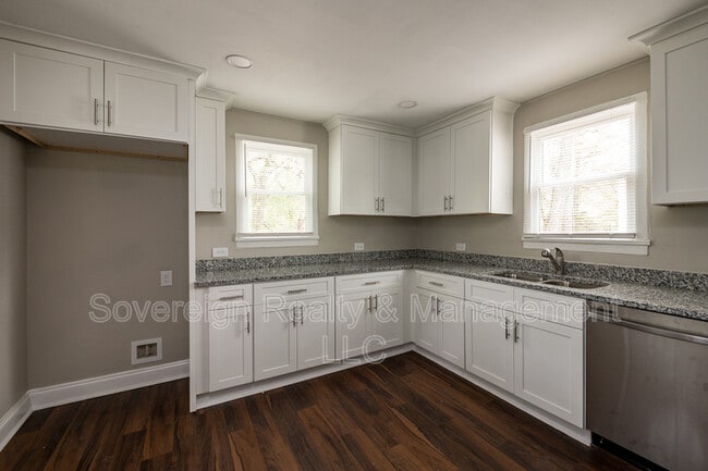 Building Photo - 1854 Broadwell St SW