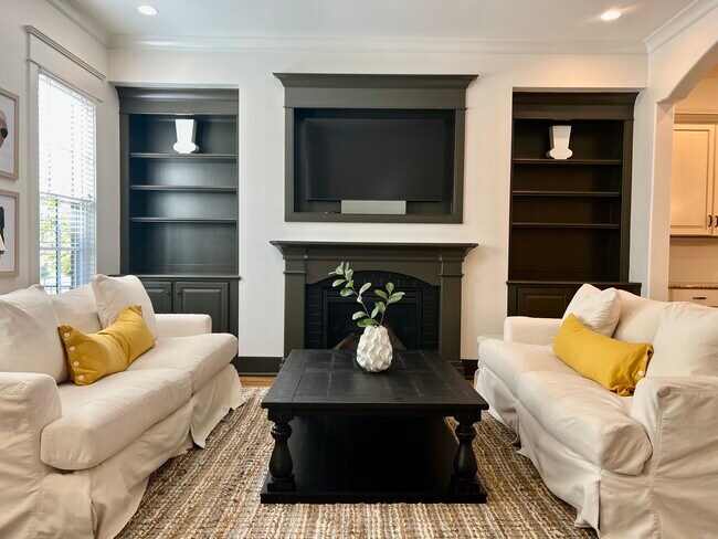 Living Area - 9403 Delphinium St