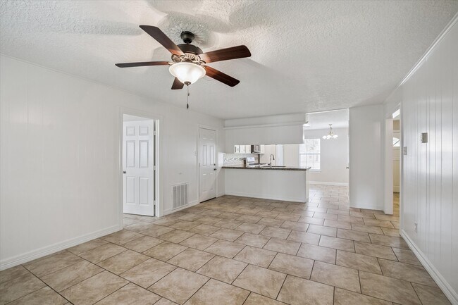 Building Photo - 23103 Berry Pine Dr