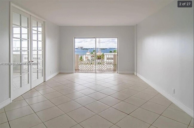 Building Photo - 1455 N Treasure Dr