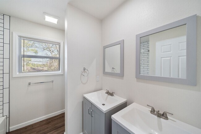 Building Photo - 6403 Sloan St