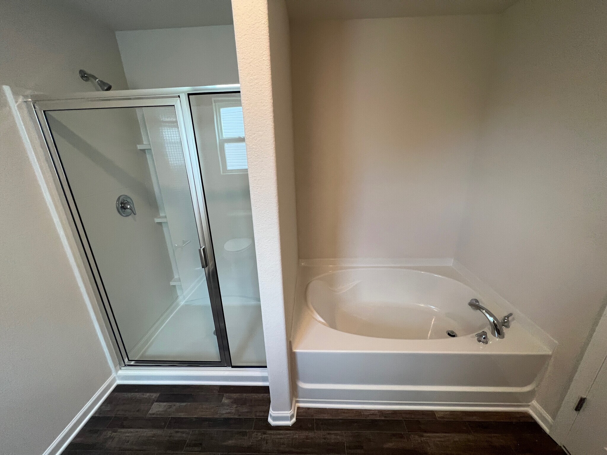 Building Photo - Room in House on Turning Lake Drive