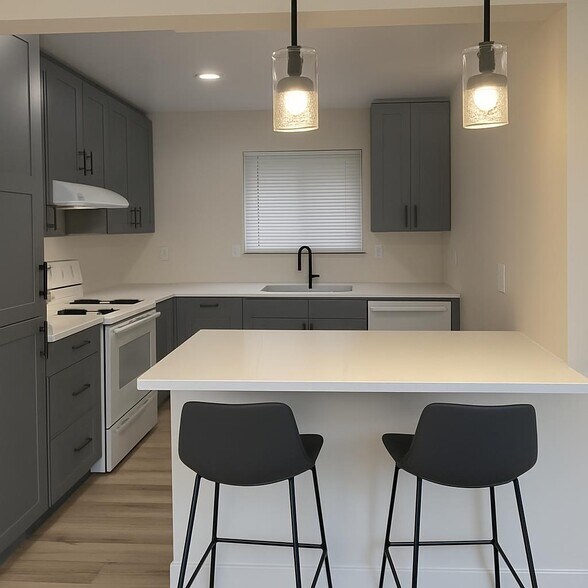 Breakfast Bar - 7217 Park Shores Ct