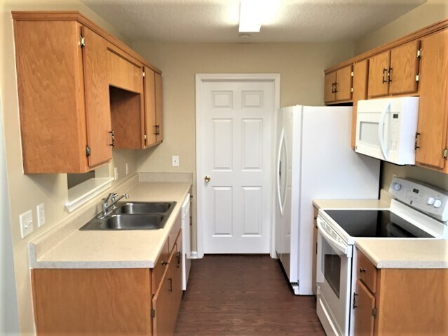 Building Photo - 11 Escapade Lane