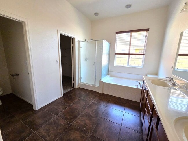 Building Photo - 3 Bedroom Single Story in Providence Gated Community