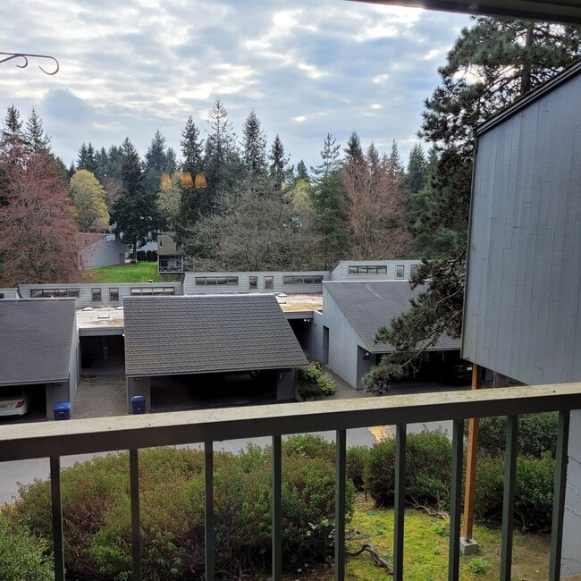 Building Photo - 1 Bedroom Townhome in Desirable Sixty-01 D...