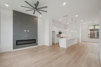 Building Photo - 13351 Goodland St