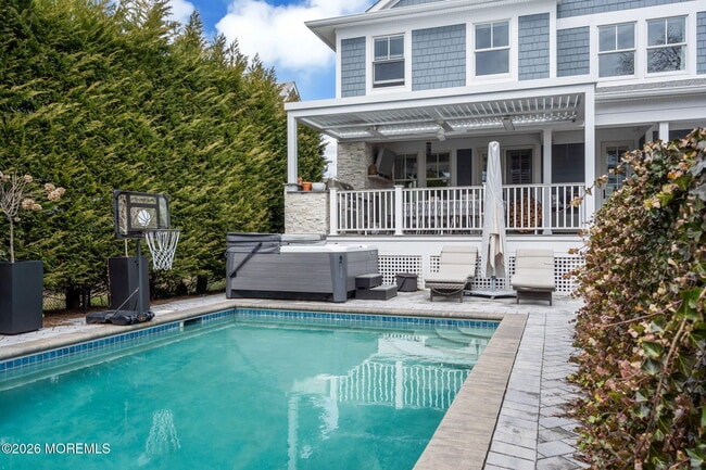 Building Photo - 213 9th Ave