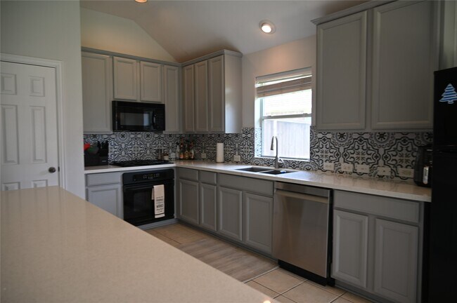 Building Photo - 5755 Lightstone Ln