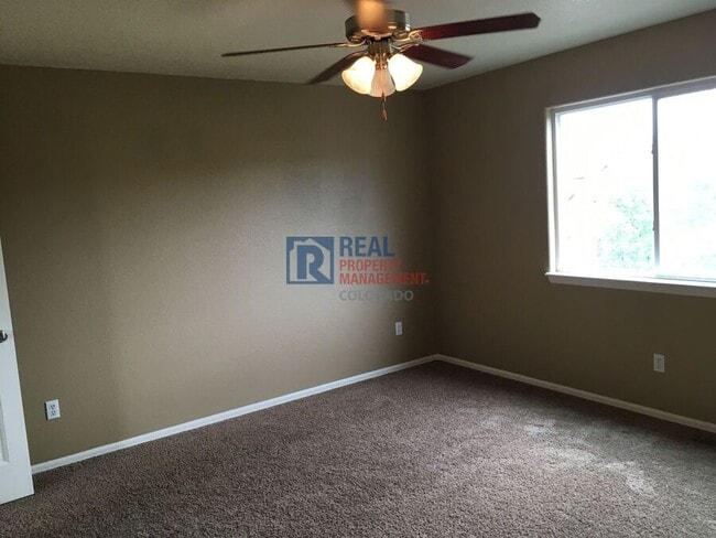 Building Photo - 2360 Sierra Springs Dr