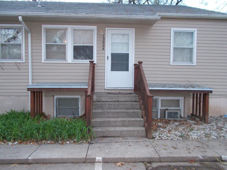 Building Photo - 1202 Ratone St