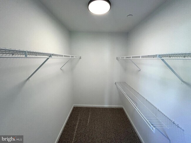 Building Photo - 1113 The Woods