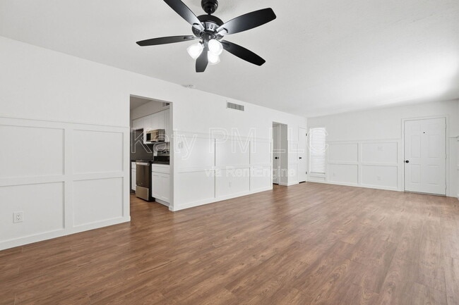 Building Photo - 231 N Robson