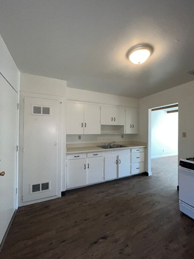 Building Photo - 3236