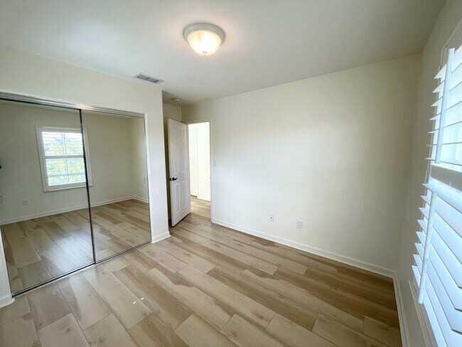 Building Photo - 4 Bd, 3 Ba w/ 3- Car Garage- Available Now in Hoakalei in Ka Makana