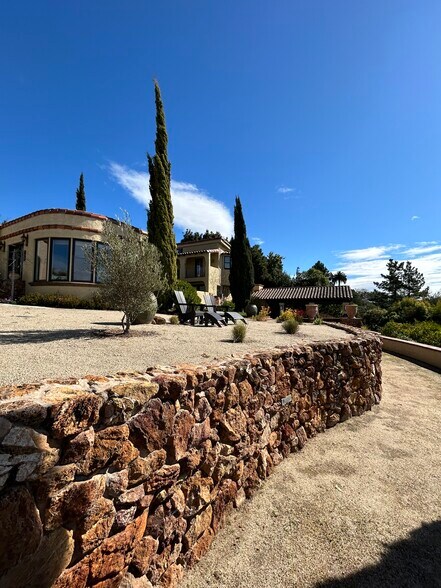 Building Photo - 10715 Ridgeview Way