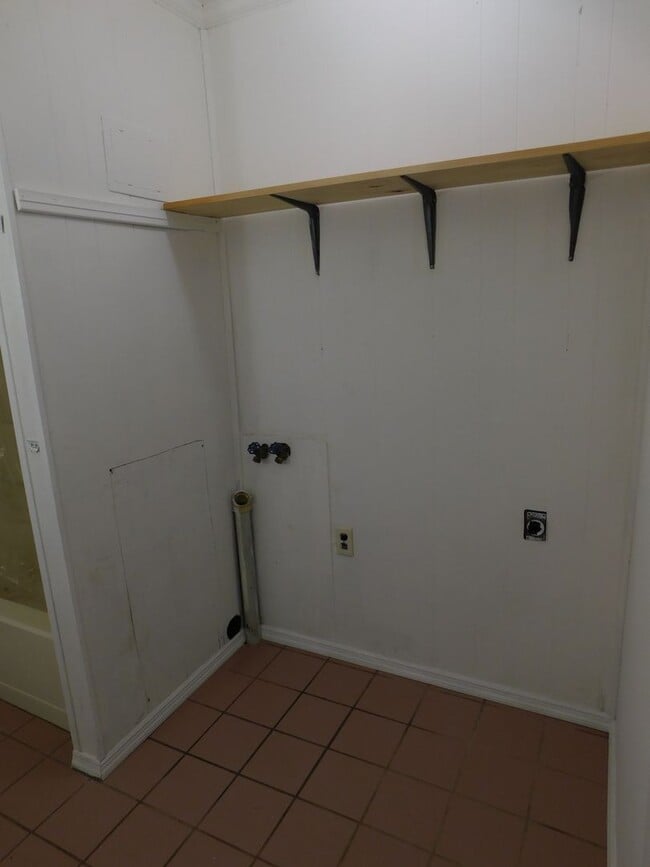 Building Photo - 240 Dogwood Dr