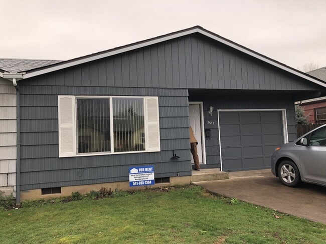 Primary Photo - Two bedroom one bath duplex in Springfield!