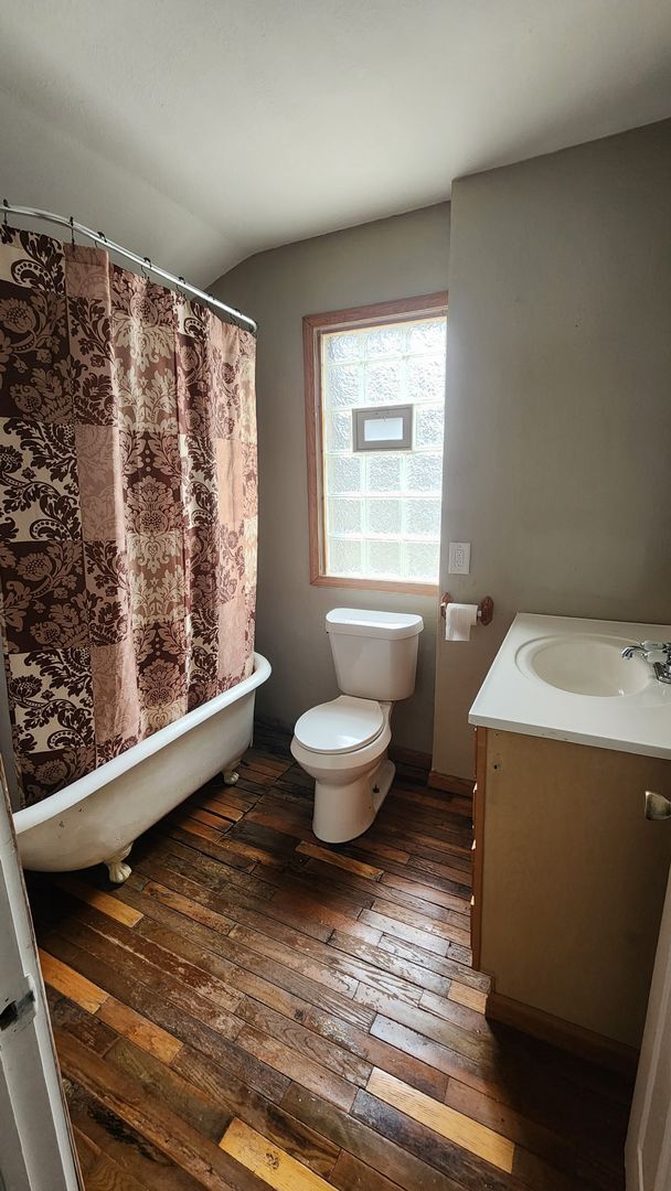 Building Photo - 2 Bed 1 Bath