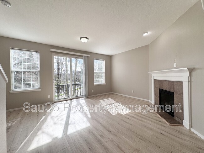 Building Photo - 3491 SE Pepperwood Way