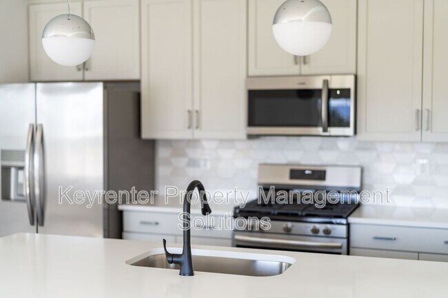 Building Photo - 337 Ridgeline Dr