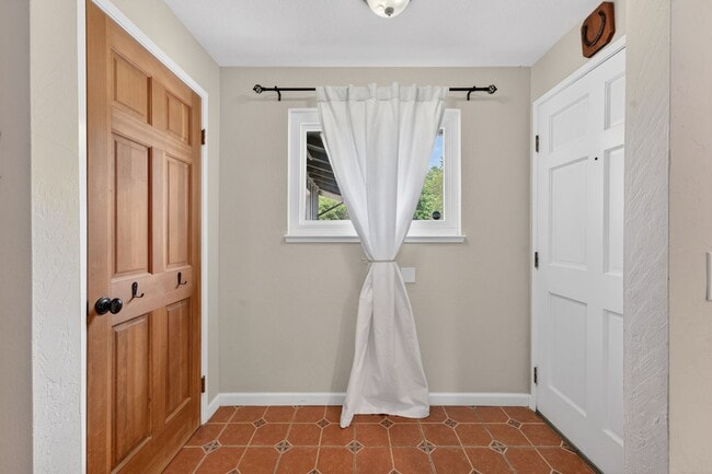 Building Photo - 420 Colusa Pl