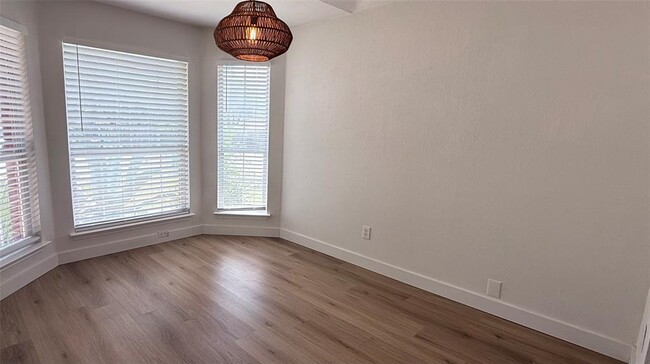 Building Photo - 1207 Darless Dr