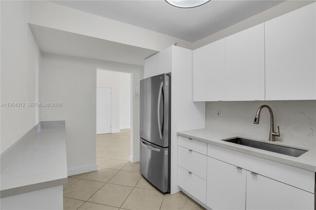 Building Photo - 90 Edgewater Dr