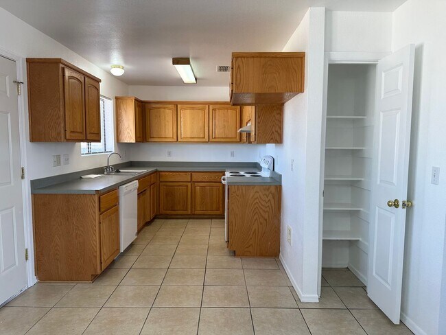 Building Photo - 6527 Nielsen Way
