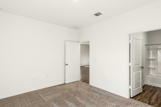 Building Photo - 5912 Eden Dr