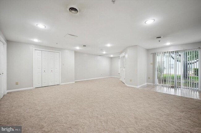 Building Photo - 701 Dresher Woods Dr