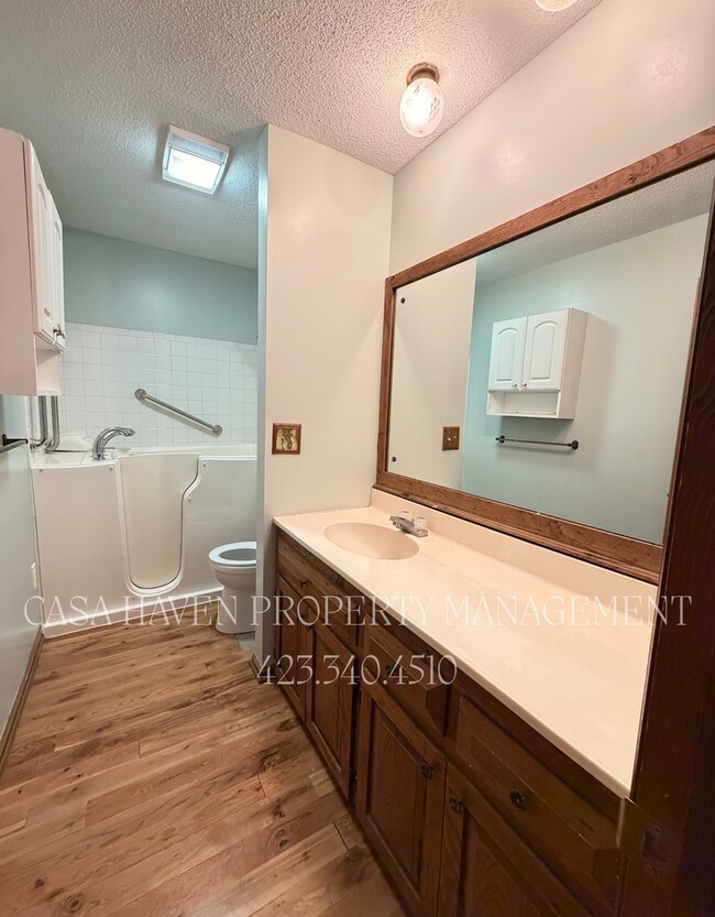 Building Photo - 13 N Foxxborough Ln