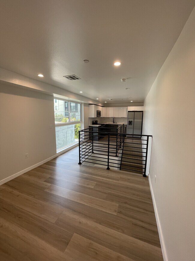 Building Photo - 2332 Carmona Ave