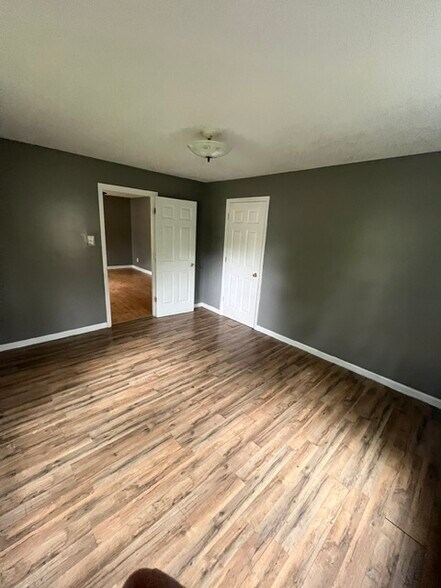 Building Photo - 410 Coman St