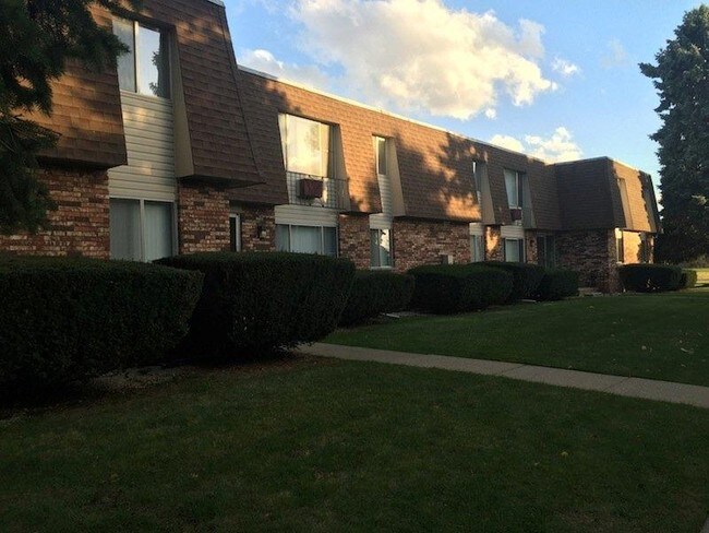 Holiday Garden Apartments - Mount Clemens, MI | Apartment Finder