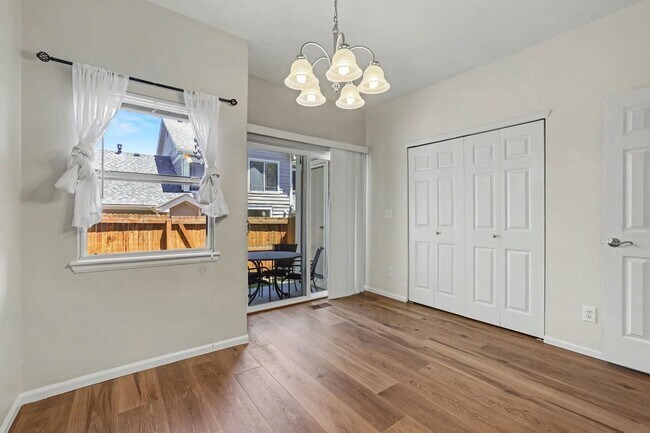 Building Photo - Bright Littleton Townhome with Vaulted Ceilings & Fireplace