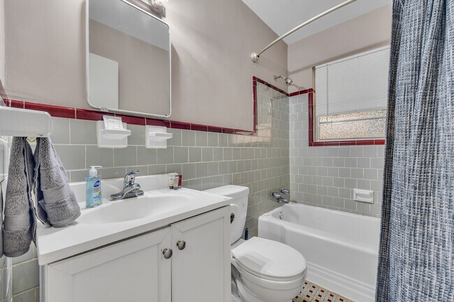 Building Photo - 2160 Lenox Rd NE