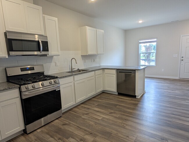 Building Photo - 3156 Fall Hills Dr